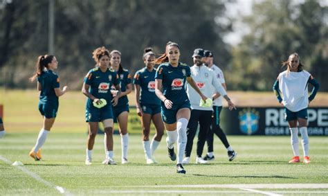Ela criou a chamada seleção brasileira feminina permanente. Com desfalques na zaga, seleção feminina terá mudanças ...