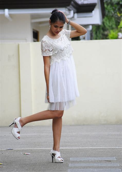 Weißes Kleid Super Frisch Und Lässt Sich Leicht Kombinieren