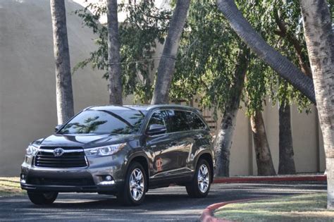 Its competition for price, specs and more. Comparison - Toyota Highlander Hybrid Limited 2015 - vs - Lexus RX 350 Crafted Line 2015 | SUV Drive
