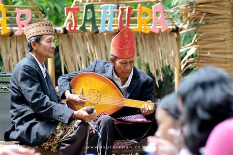 Inilah 36 alat musik tradisional indonesia beserta gambar dan penjelasannya. Nama Alat Musik Daerah Lampung Adalah - LAMPURABI