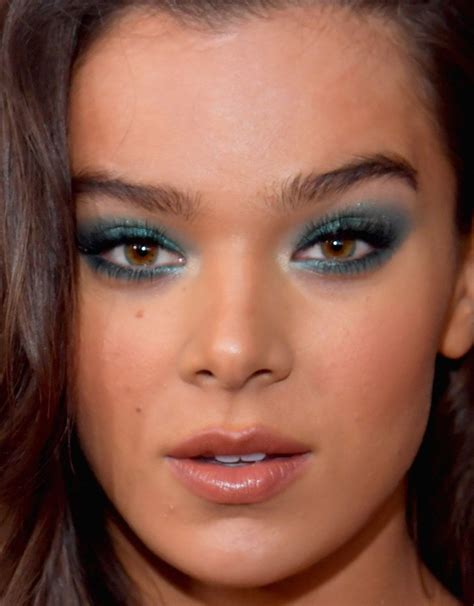 Hailee Steinfeld Rocked Electric Blue Eye Shadow At The Grammy Awards
