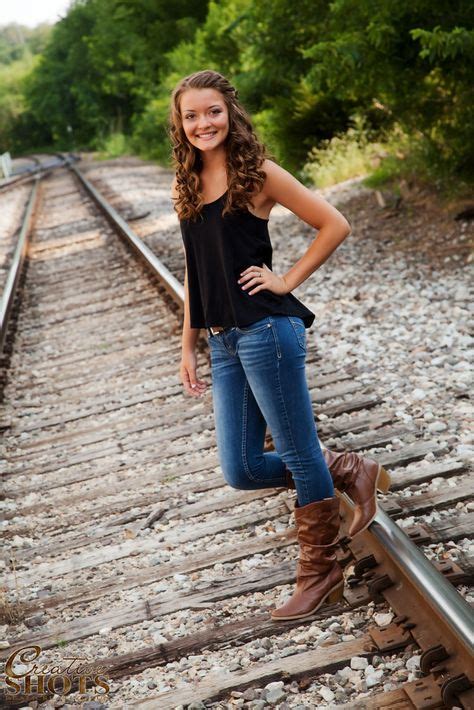 Photography Poses Seniors Railroad Tracks 26 Ideas Senior Pictures Girl Poses Photography