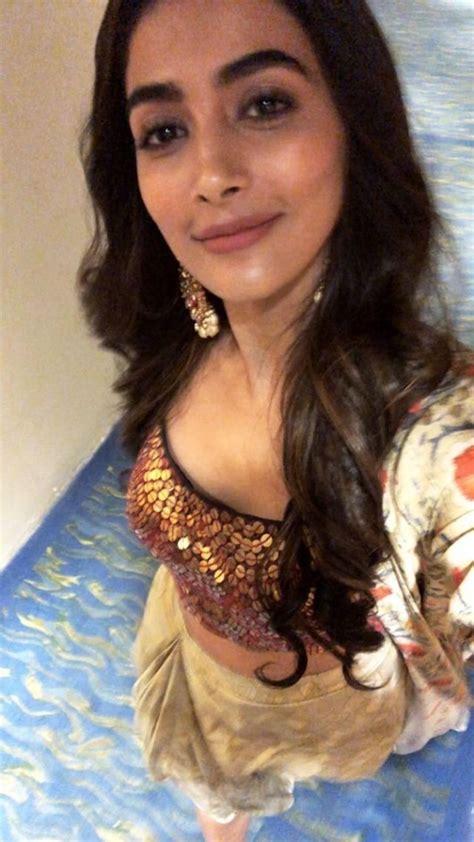 pooja hegde latest selfie picture went viral cinehub