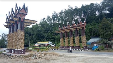 Gerbang Seribu Rumah Gadang tak Nyaman Lagi - Top Satu