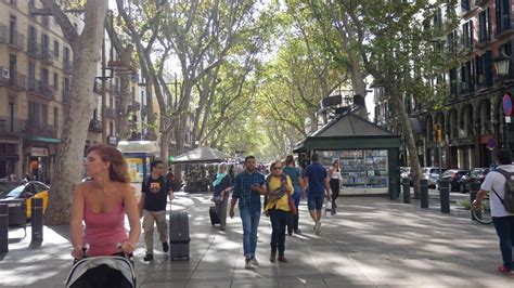Barcelona, Spain - September 2018: Crowd Of People Walking On La Rambla Central Street In ...
