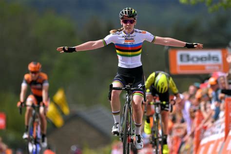 Anna van der breggen dobla en el mundial de imola, gana en línea exhibiéndose; Anna van der Breggen takes record-equalling fifth Flèche Wallonne title - Cycling Weekly
