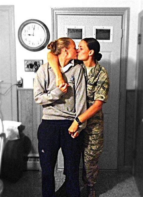 10 Fotografías De Soldados Lesbianas Con Sus Novias • Lesbicanarias