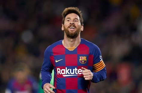 Он играет на позиции правый вингер. Lionel Messi scores two, assists one in FC Barcelona Copa del Rey win - Mundo Albiceleste