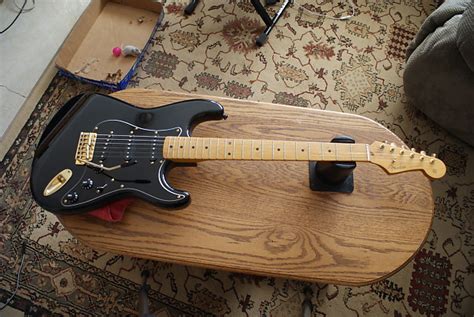 It's available in a vintage combination of strat specs. Fender Stratocaster 57/62 RI Fender Pickups.. Gold ...