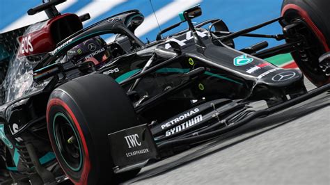Rennsportler lewis hamilton aus großbritannien hat seinen vertrag bei mercedes verlängert, gab der rennstall am samstag bekannt. Austrian GP, Practice Two: Lewis Hamilton leaves F1 rivals ...