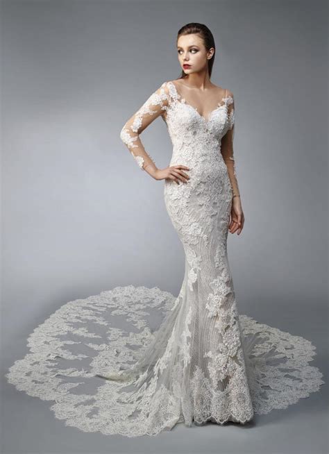 Maybe you would like to learn more about one of these? Brautkleid im Fit-and-Flare-Schnitt mit Spitze, Tattoo ...
