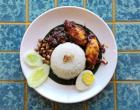 Nasi lemak nasi lemak is a favorite food for the people of malaysia and singapore, especially as breakfast. nasi lemak - Wiktionary