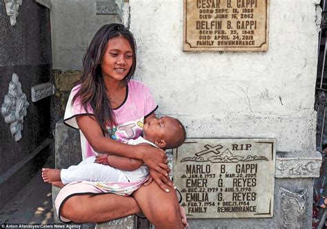 photos the 6 000 filipinos who live among the dead