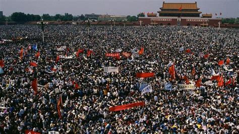 Vào năm 1989, một series cách mạng thay đổi chế độ ở đông và trung âu đã diễn ra mà kết quả của nó là hàng loạt quốc gia chia tay hoàng hôn với chủ nghĩa xã hội. Thảm sát Thiên An Môn: Từ nhân chứng thành người lưu giữ ...
