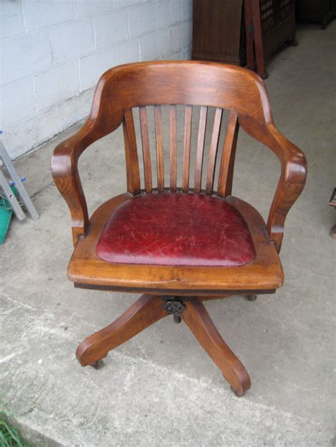 Check out our stool swivel selection for the very best in unique or custom, handmade pieces from our stools & banquettes shops. Oak Swivel Desk Chair | 336193 | Sellingantiques.co.uk