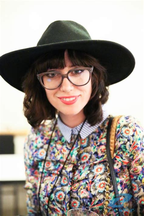 the fashion nerd herself fashion blogger amy roiland with our frame 639325 zennifashion