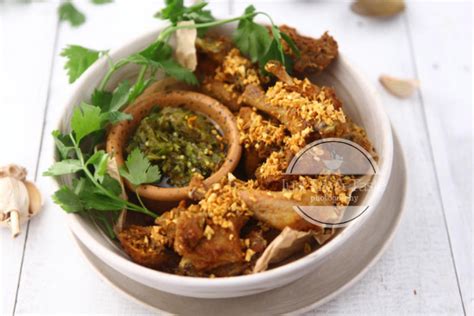 Sebagai saran dari chef dadang, seorang chef yang ahli dibidang kuliner nusantara, . Resep Ayam Kampung Goreng Bumbu Kuning dengan Sambal Cabai ...