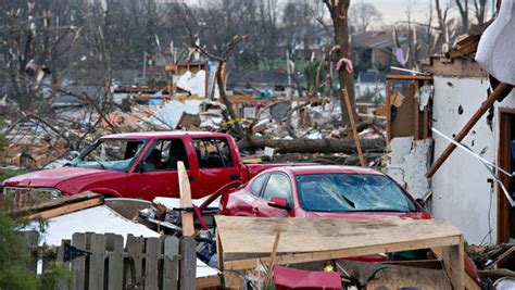 Deadly Tornadoes Rip Through Midwest The New York Times