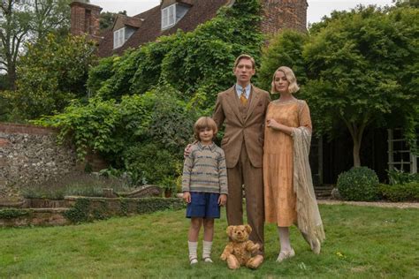Goodbye Christopher Robin Director Simon Curtis On The Dark Story Behind Winnie The Pooh Nz Herald
