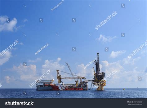 Tender Drilling Oil Rig Barge Oil Stock Photo 187485833 Shutterstock