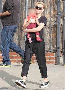 Scarlett Johansson Cradles Daughter Rose In Her Arms In La Daily Mail