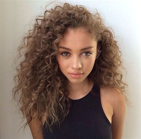 This Site Is Dedicated To All Of The Beautiful Light Skinned And Wavy
