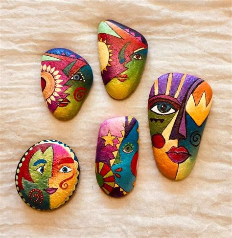 Pin By Marilia Bijou On Faces On Rocks Rock Painting Art Rock