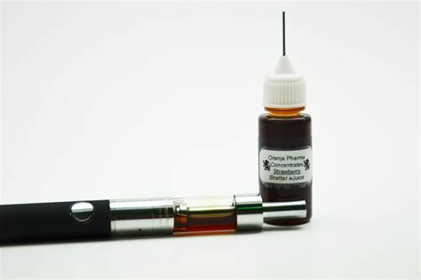 The extracted thc vape oil is used in smoking thc concentrates using a vape. Kangertech mini Protank-3 clearomizer