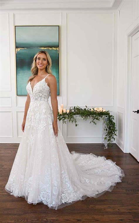 Essense Of Australia Betsy Robinson S Bridal Collection Rylie