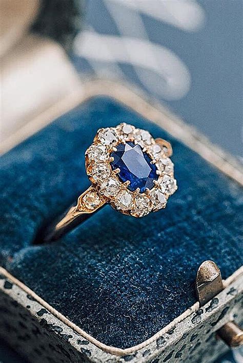 27 Best Vintage Engagement Rings For Romantic Look Oh So