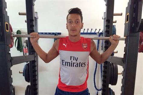 Arsenal Star Mesut Ozil Back In Gym Following Surgery On Injured Knee