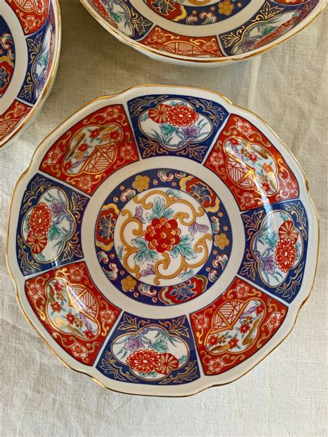 Bright Red Red And Blue Imari Porcelain Gold Details Scallop