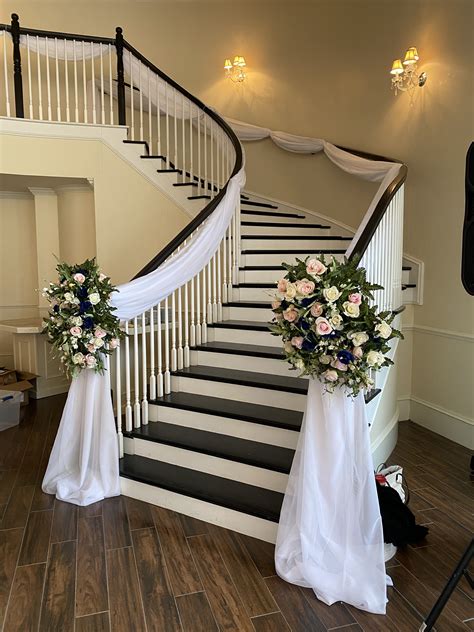 Pin By Charlene Lavigne On Mariage Wedding Staircase Wedding