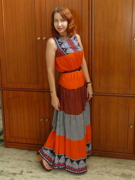 While out and about in mumbai, sara was photographed in a global desi maxi dress, one that she teamed with a pair of printed orange jootis. Local style: "Desi girl" maxi dress