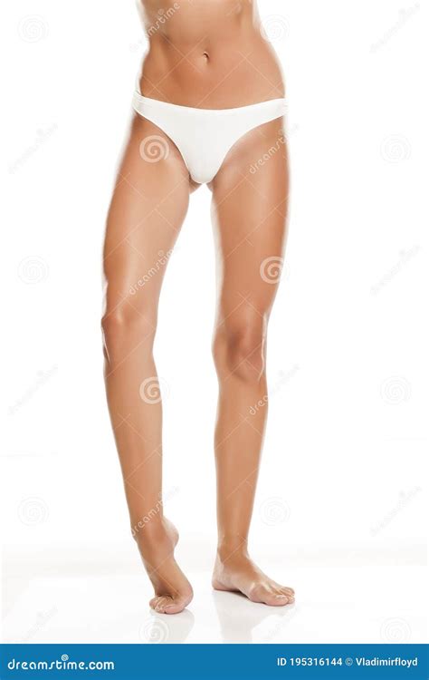 belles jambes de femme et culottes blanches photo stock image du parfait rester 195316144