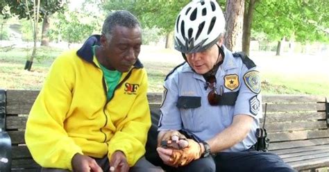 This Caring Police Officer Is Setting The Best Example For How To Help