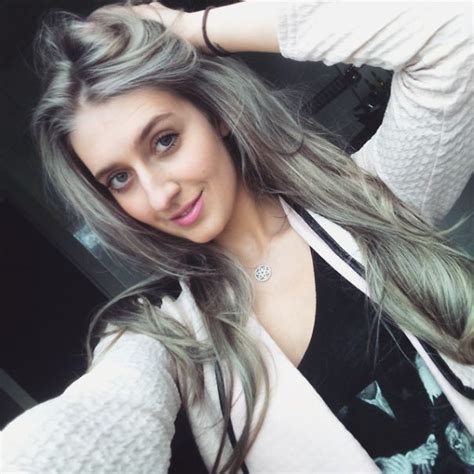 Granny Hair Trend Young Women Are Dyeing Their Hair Gray Bored Panda