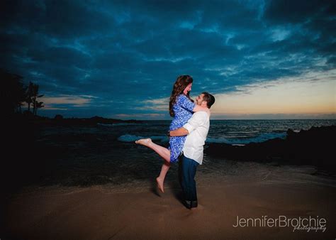 honeymoon couples sunset photo shoot oahu photographers beach photography sunset photos