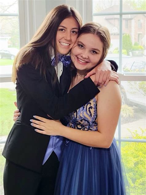 ohio high school elects first lesbian prom king and queen