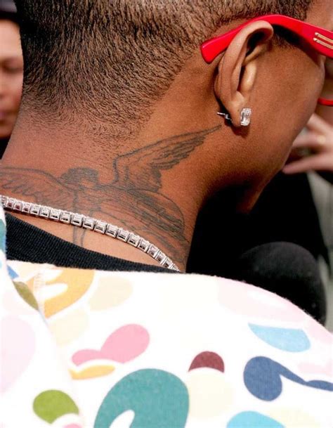 En direct avec l'antarctique eac et emi : Tatouage homme cou - Ces tatouages pour homme inspirés des ...