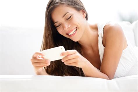 Woman Laying Down Texting Body Language Central