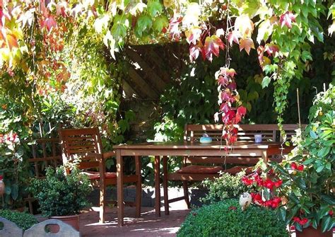 Garten & wein heißt jetzt garten & leben! Lärmschutz Mauern. Schutz gegen Fluglärm für Garten und ...