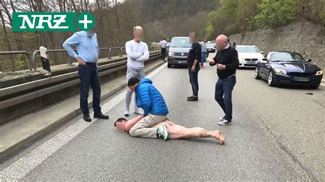Unfallfahrer Springt Nach Autobahn Crash Nackt Auf Autos Nrz De