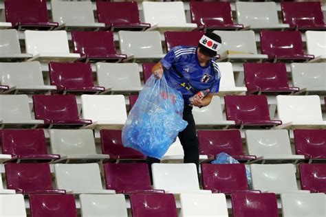 japanese fans clean world cup stadium after win against germany
