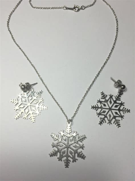Avon Silver Snowflake Necklace And Earring Set