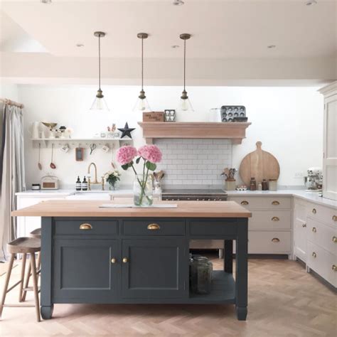 There are so many decisions to make when you're remodeling a kitchen—cabinetry, appliances, countertop material, faucets, backsplash—that it's easy to shortchange the lighting. 13 Lustrous Kitchen Lighting Ideas to Illuminate Your Home