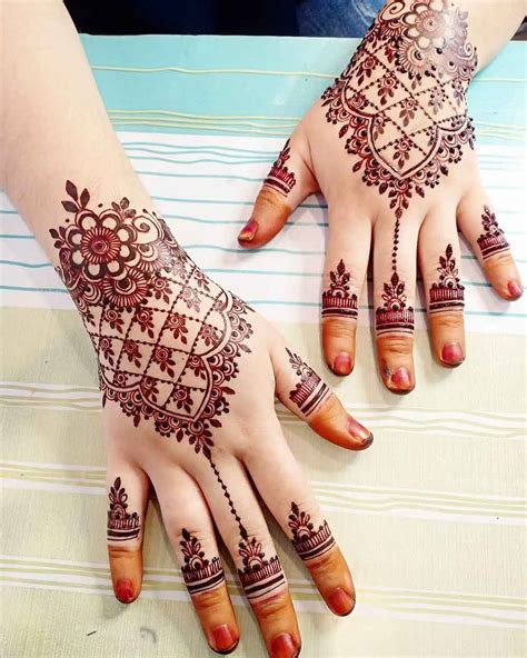 Gambar henna yang bagus dan simple. Desain Henna Art Henna Pengantin - gambar henna tangan ...