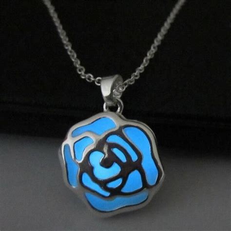Hollow Rose Glowing Necklace | Glowing necklace, Necklace ...