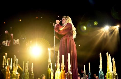 Carrie Underwood Performs ‘spinning Bottles At 2018 Amas Billboard