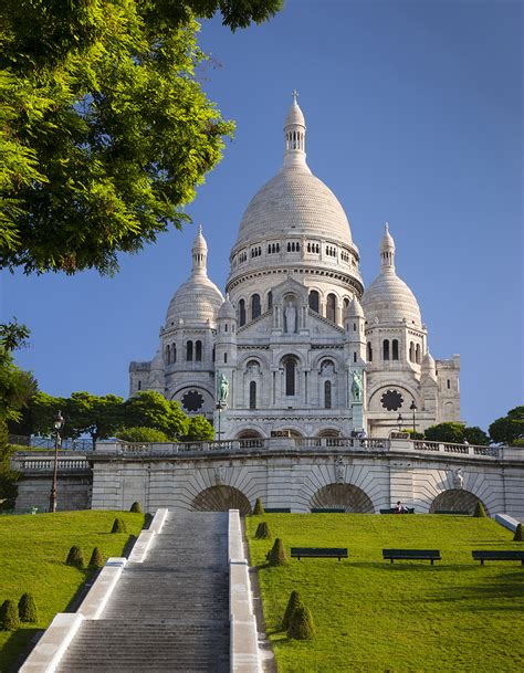 A Paris La Basilique Du Sacré Cœur De Montmartre Journées Du